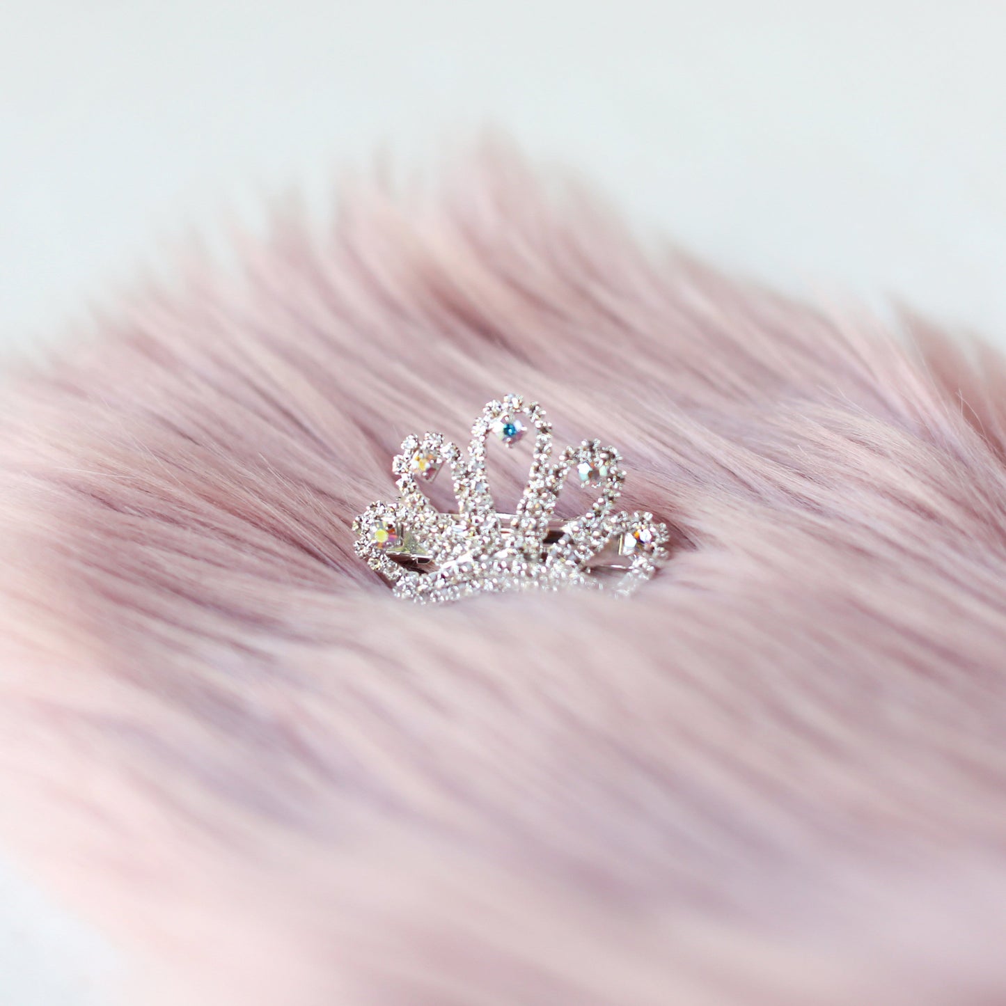 royal, crown, barrette, hair, dog, doggie, hello, puppy, long hair, accessories, dog accessories, pet, hair clip, clip, bow, bow tie, crystals, rhinestones, luxury, luxury pet products, pet products